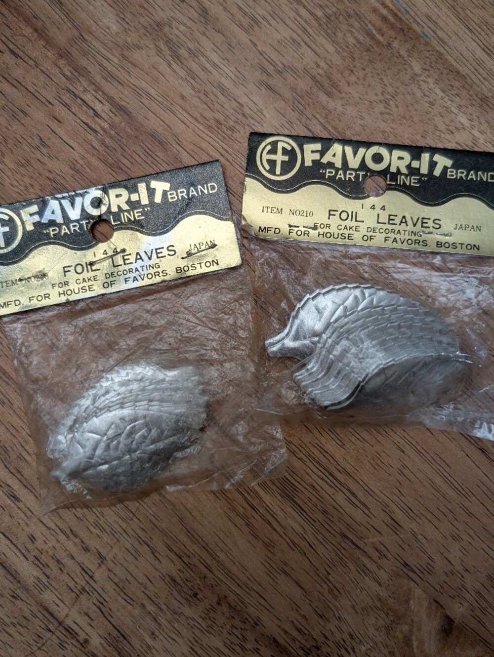 NOS! Vintage MCM Foil Cake Decorating Leaves